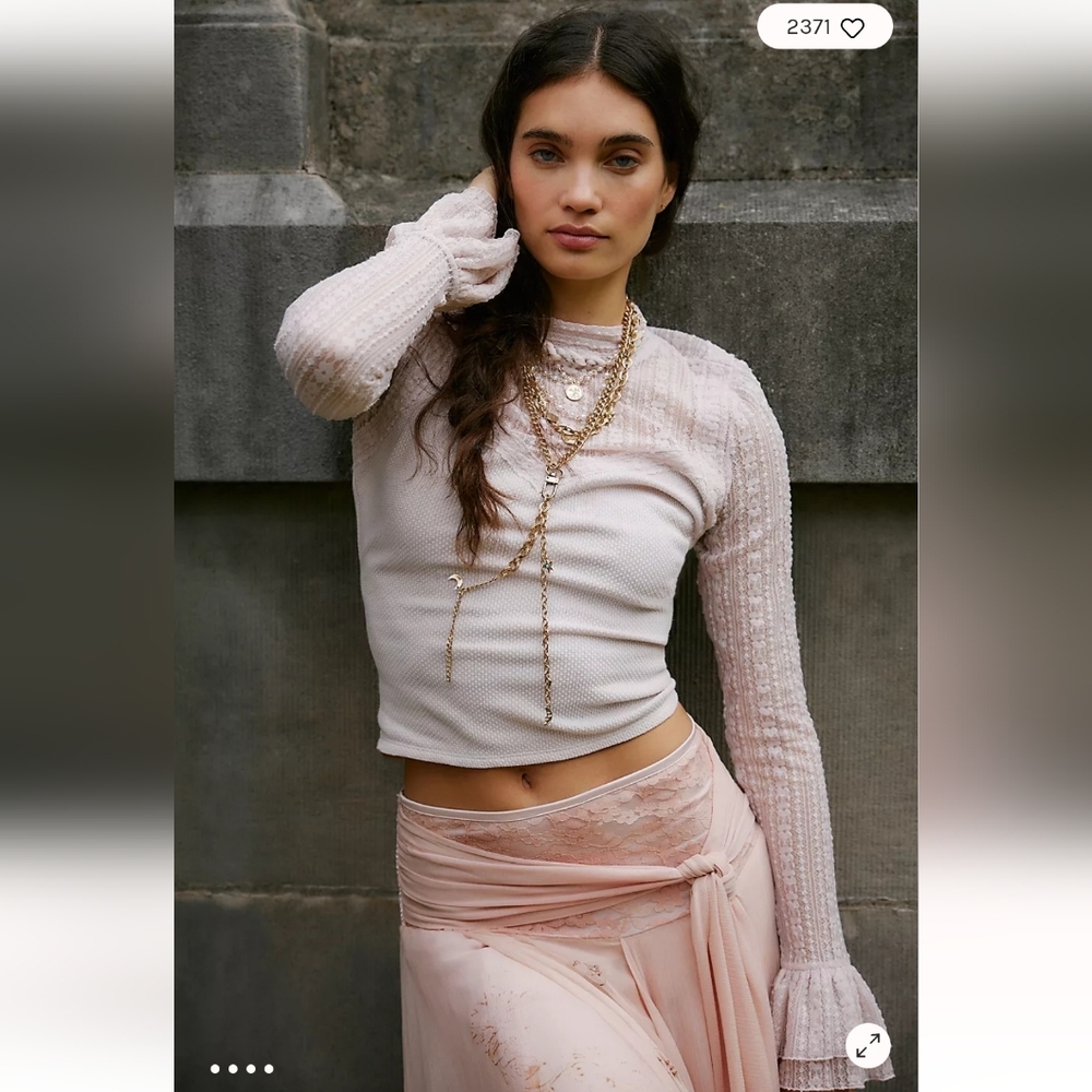 NWT Free People Mina Long sleeve lace top. Ruffle sleeves. Soft‎ pink